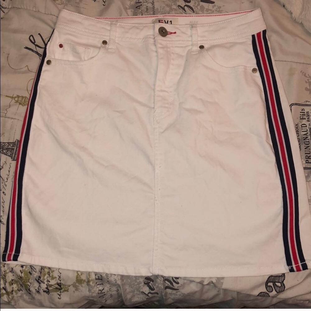 Lightweight white mini w/ red and blue pinstriped